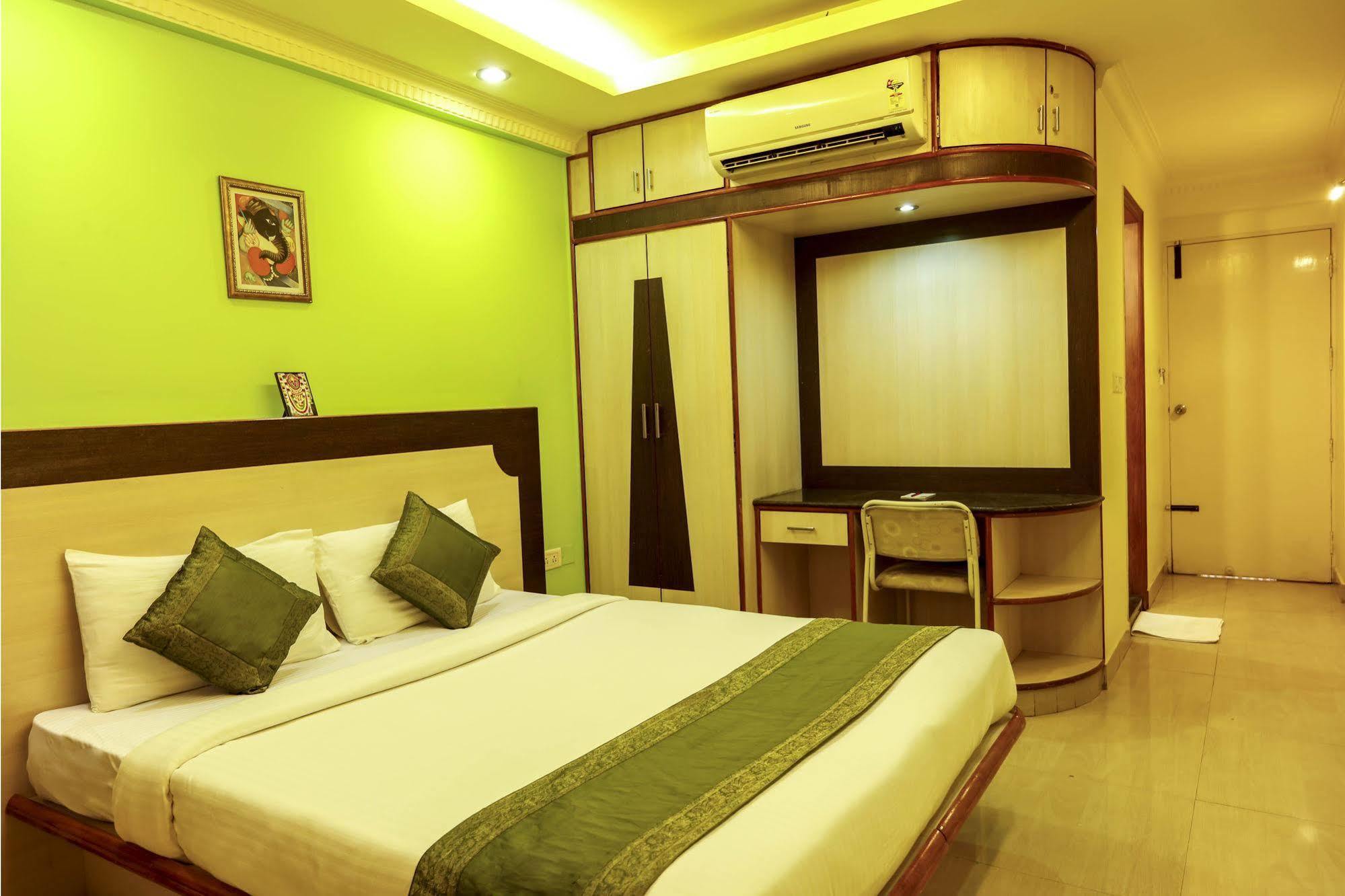 Treebo Trip Grand Regency Hotel Bangalore Exterior foto