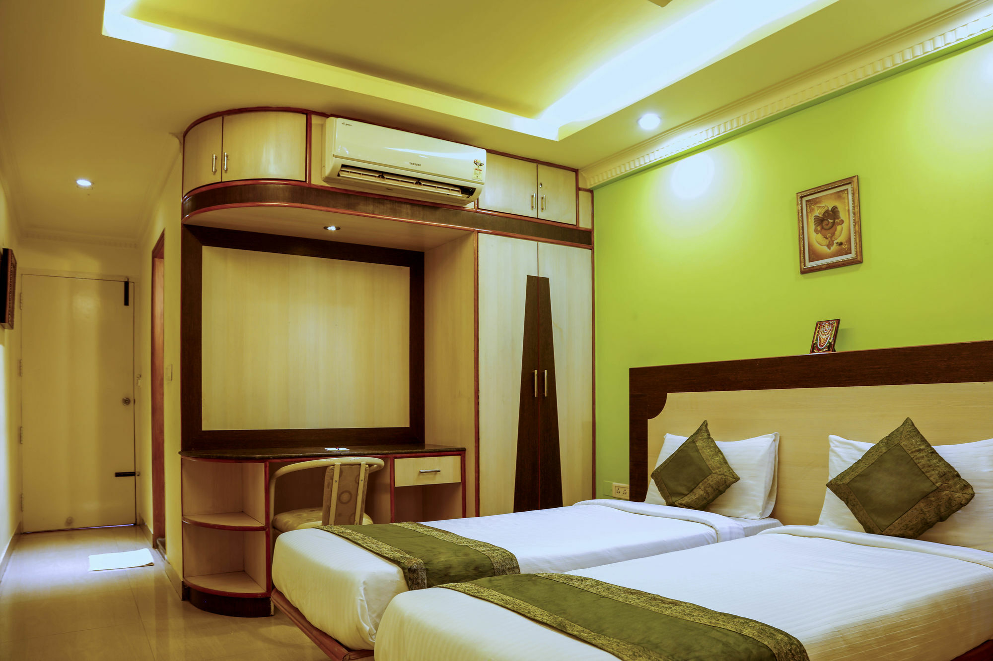 Treebo Trip Grand Regency Hotel Bangalore Exterior foto