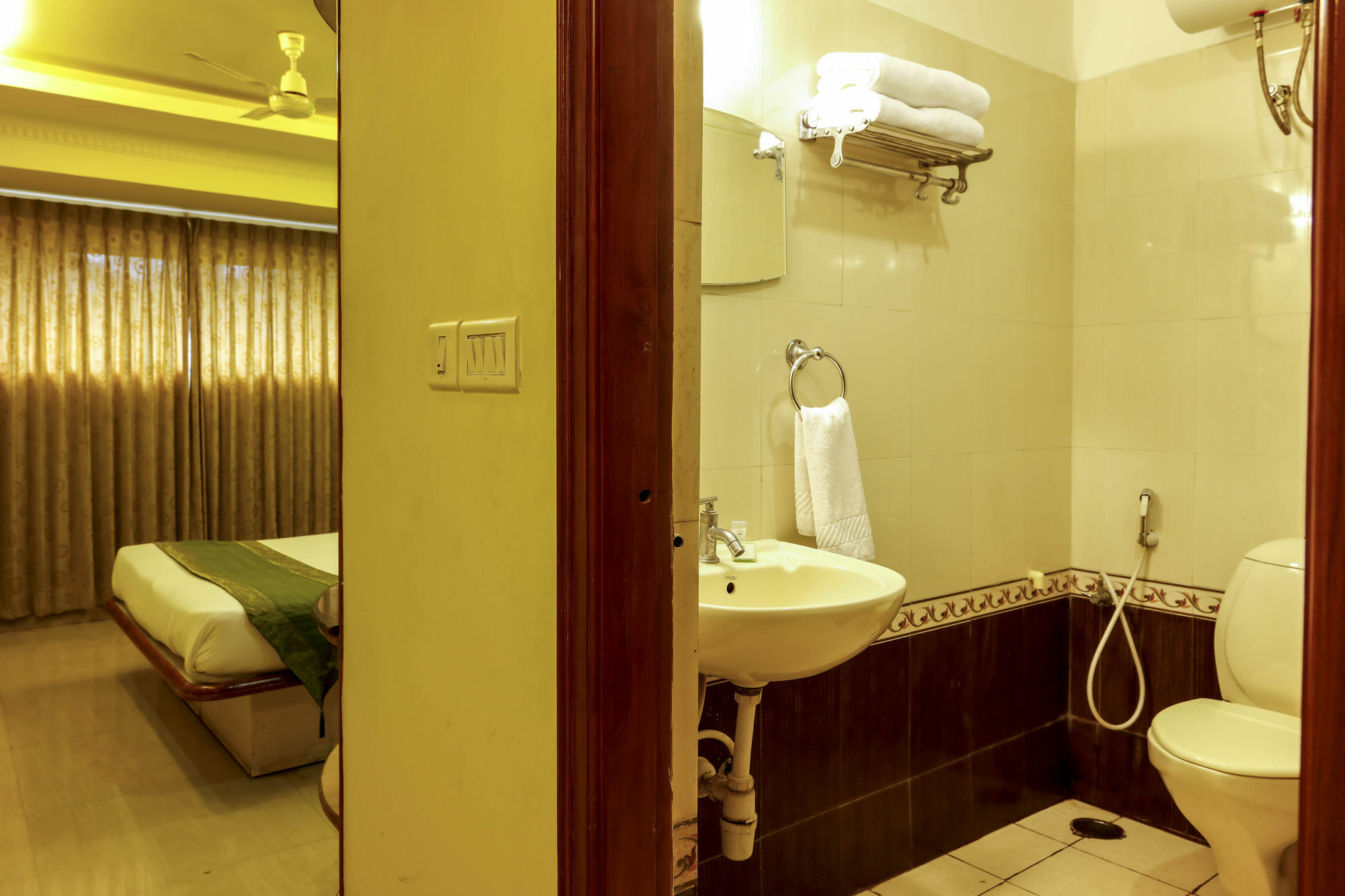 Treebo Trip Grand Regency Hotel Bangalore Exterior foto