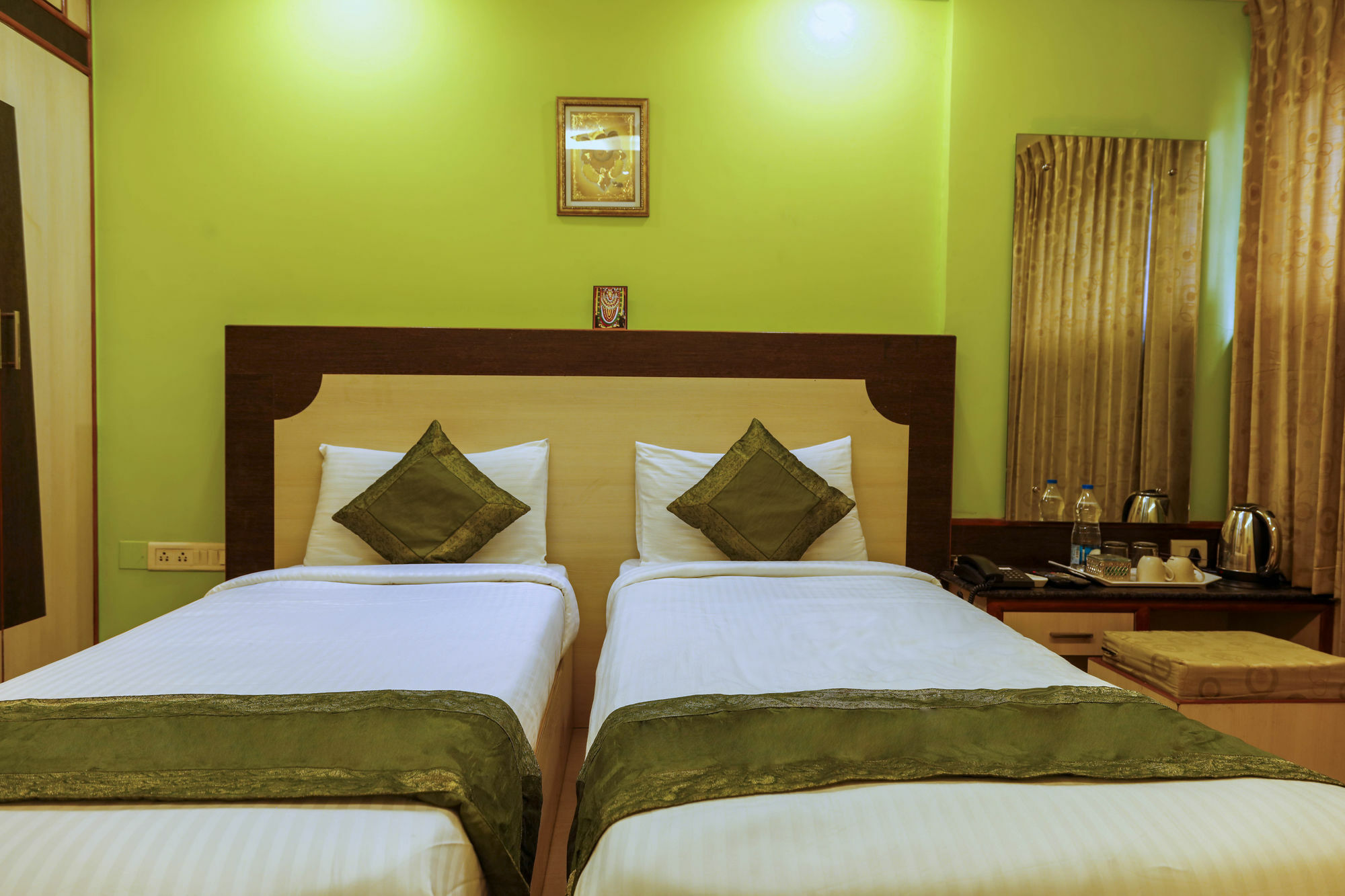 Treebo Trip Grand Regency Hotel Bangalore Exterior foto