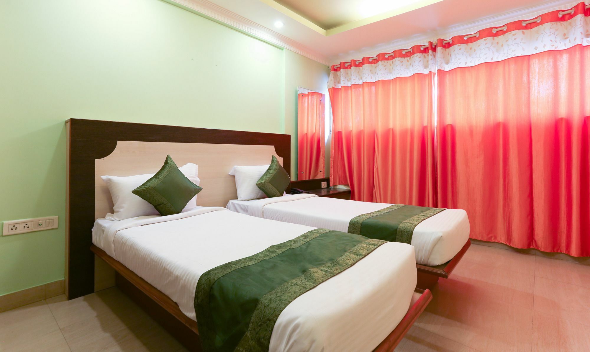 Treebo Trip Grand Regency Hotel Bangalore Exterior foto
