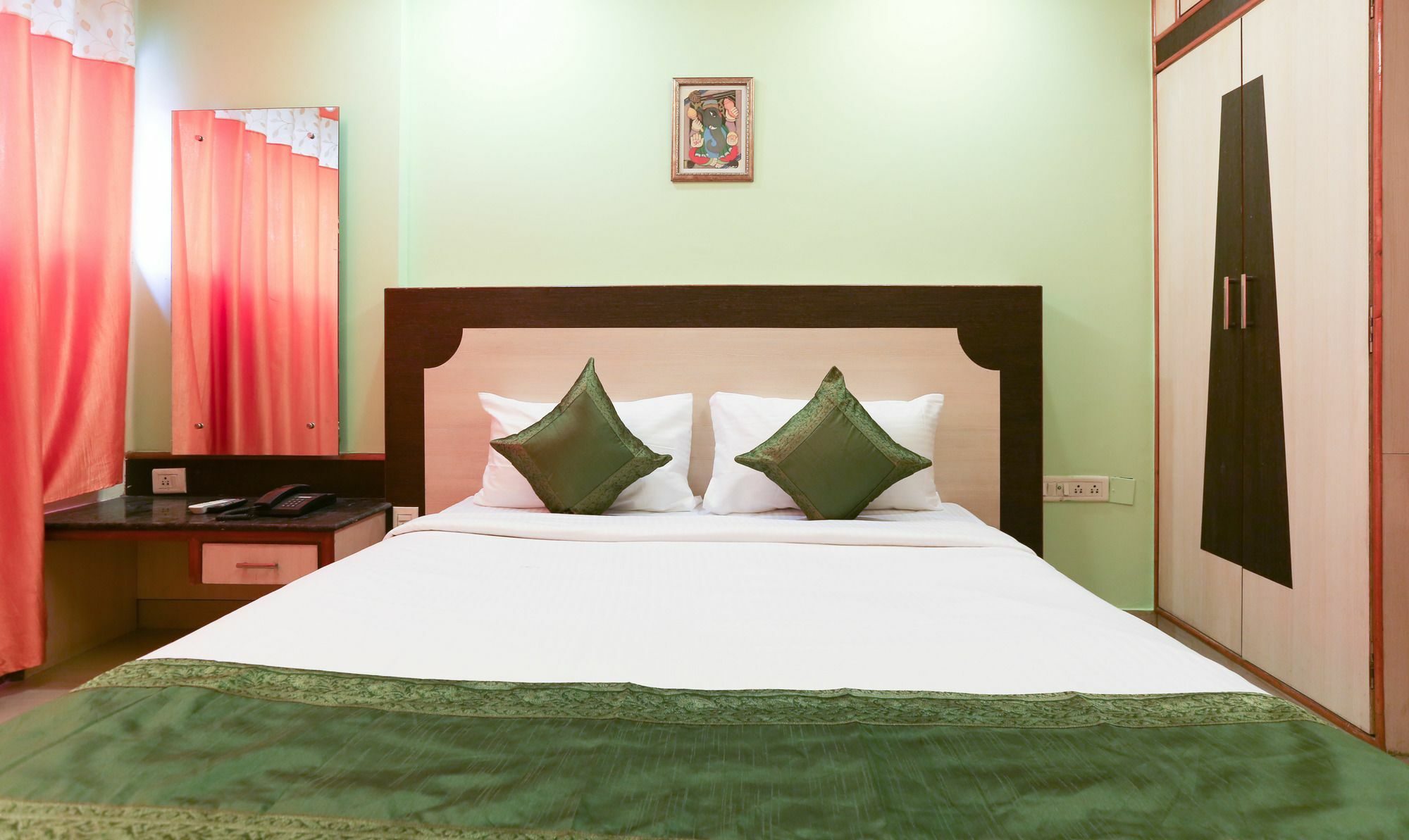 Treebo Trip Grand Regency Hotel Bangalore Exterior foto